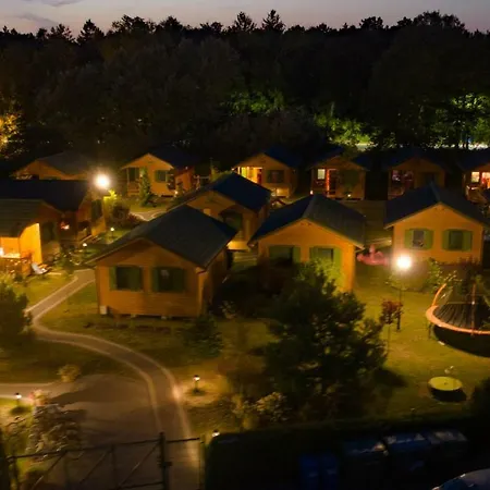 Sloneczna Polana 롯지 미엘노